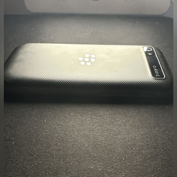 BlackBerry Classic (Unlocked) - Picture 6 of 6